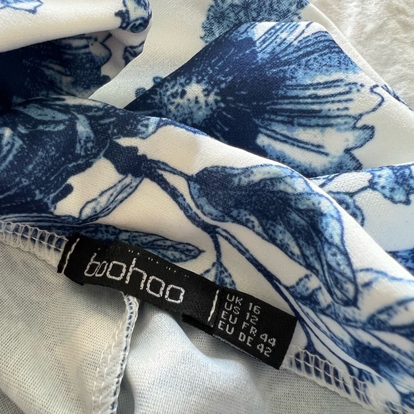 BooHoo Flower Blue & White 2 Piece Suit NWOT - Picture 4 of 8